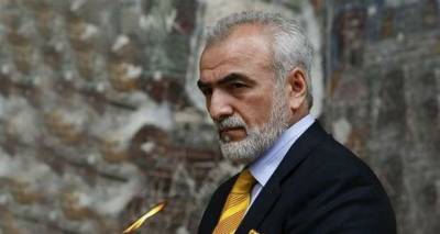 &Alpha;&lambda;&lambda;&alpha;&gamma;ή &sigma;&kappa;&upsilon;&tau;ά&lambda;&eta;&sigmaf; &sigma;&tau;&eta;&nu; &Pi;ή&gamma;&alpha;&sigma;&omicron;&sigmaf;: &Sigma;&tau;&alpha; &chi;έ&rho;&iota;&alpha; &tau;&omicron;&upsilon; &Sigma;&alpha;&beta;&beta;ί&delta;&eta; &laquo;Έ&theta;&nu;&omicron;&sigmaf;&raquo; &kappa;&alpha;&iota; &laquo;&Eta;&mu;&epsilon;&rho;&eta;&sigma;ί&alpha;&raquo;