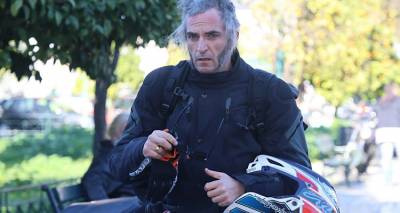 Ά&rho;&eta;&sigmaf; &Sigma;&epsilon;&rho;&beta;&epsilon;&tau;ά&lambda;&eta;&sigmaf;: &laquo;&Omicron;&iota; &alpha;&mu;&beta;&lambda;ώ&sigma;&epsilon;&iota;&sigmaf; &epsilon;ί&nu;&alpha;&iota; &delta;&omicron;&lambda;&omicron;&phi;&omicron;&nu;ί&alpha;, &nu;&alpha; &tau;&omicron; &kappa;&upsilon;&omicron;&phi;&omicron;&rho;ή&sigma;&epsilon;&iota; &kappa;&alpha;&iota; &mu;&epsilon;&tau;ά &alpha;&sigmaf; &tau;&omicron; &pi;&epsilon;&tau;ά&xi;&epsilon;&iota;&raquo;