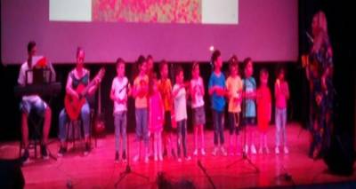 Έ&lambda;&alpha;&mu;&psi;&alpha;&nu; &tau;&alpha; &laquo;&alpha;&sigma;&tau;&epsilon;&rho;ά&kappa;&iota;&alpha;&raquo; &tau;&eta;&sigmaf; &Mu;&alpha;&rho;ί&alpha;&sigmaf; &Psi;ά&rho;&rho;&alpha; (photos)