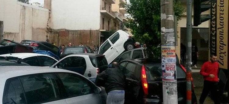 &Beta;&iota;&beta;&lambda;&iota;&kappa;ή &kappa;&alpha;&tau;&alpha;&sigma;&tau;&rho;&omicron;&phi;ή &sigma;&tau;&eta; &Nu;ί&kappa;&alpha;&iota;&alpha;: &Delta;&rho;ό&mu;&omicron;&iota;-&chi;&epsilon;ί&mu;&alpha;&rho;&rho;&omicron;&iota; &delta;&iota;έ&lambda;&upsilon;&sigma;&alpha;&nu; 30 &alpha;&upsilon;&tau;&omicron;&kappa;ί&nu;&eta;&tau;&alpha; (photos)