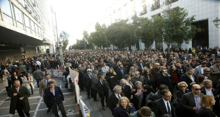 &Sigma;&upsilon;&nu;&epsilon;&chi;ί&zeta;&omicron;&upsilon;&nu; &tau;&eta;&nu; &alpha;&pi;&omicron;&chi;ή &tau;&omicron;&upsilon;&sigmaf; &omicron;&iota; &delta;&iota;&kappa;&eta;&gamma;ό&rho;&omicron;&iota;