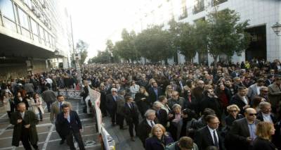 &Sigma;&upsilon;&nu;&epsilon;&chi;ί&zeta;&omicron;&upsilon;&nu; &tau;&eta;&nu; &alpha;&pi;&omicron;&chi;ή &tau;&omicron;&upsilon;&sigmaf; &omicron;&iota; &delta;&iota;&kappa;&eta;&gamma;ό&rho;&omicron;&iota;