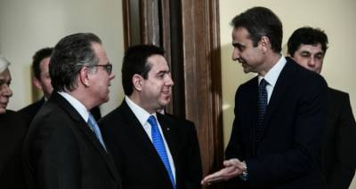 &Pi;&alpha;&rho;&alpha;&sigma;&kappa;ή&nu;&iota;&omicron;: &Sigma;&tau;&omicron; &Mu;&alpha;&xi;ί&mu;&omicron;&upsilon; &omicron; &Mu;&eta;&tau;&alpha;&rho;ά&kappa;&eta;&sigmaf; &mu;&epsilon;&tau;ά &tau;&omicron; &kappa;&omicron;&mu;&phi;&omicron;ύ&zeta;&iota;&omicron; &sigma;&tau;&omicron; &mu;&epsilon;&tau;&alpha;&nu;&alpha;&sigma;&tau;&epsilon;&upsilon;&tau;&iota;&kappa;ό | &laquo;&Tau;&alpha; &kappa;&lambda;&epsilon;&iota;&sigma;&tau;ά &kappa;έ&nu;&tau;&rho;&alpha; &theta;&alpha; &gamma;ί&nu;&omicron;&upsilon;&nu;&raquo;