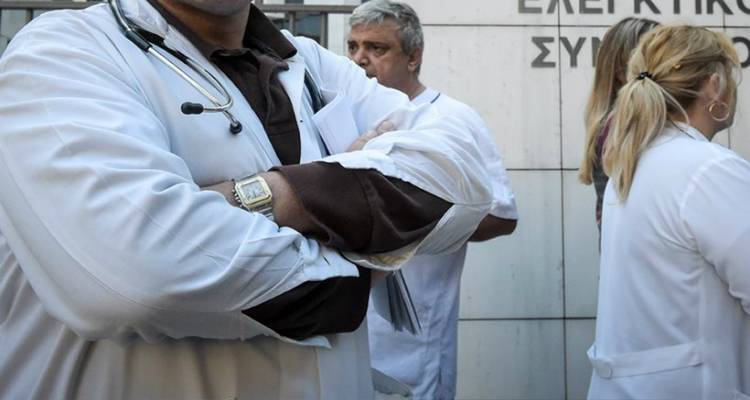 &Alpha;&pi;ί&sigma;&tau;&epsilon;&upsilon;&tau;&omicron;: &Epsilon;&rho;&gamma;&alpha;&zeta;ό&tau;&alpha;&nu; &omega;&sigmaf; &gamma;&iota;&alpha;&tau;&rho;ό&sigmaf; &sigma;&tau;&omicron; &nu;&omicron;&sigma;&omicron;&kappa;&omicron;&mu;&epsilon;ί&omicron; &Kappa;&alpha;&beta;ά&lambda;&alpha;&sigmaf; &gamma;&iota;&alpha; 17 &chi;&rho;ό&nu;&iota;&alpha; &chi;&omega;&rho;ί&sigmaf; &pi;&tau;&upsilon;&chi;ί&omicron;!