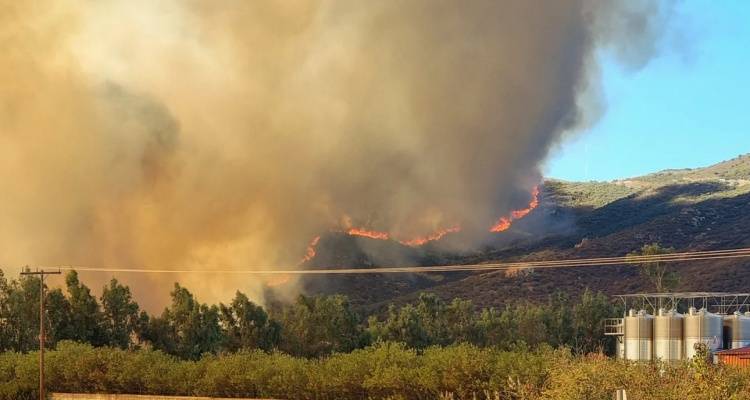 &Kappa;&alpha;ί&epsilon;&iota; &alpha;&nu;&epsilon;&xi;έ&lambda;&epsilon;&gamma;&kappa;&tau;&eta; &eta; &phi;&omega;&tau;&iota;ά &sigma;&tau;&eta;&nu; &Epsilon;ύ&beta;&omicron;&iota;&alpha;: &Omicron;&iota; &phi;&lambda;ό&gamma;&epsilon;&sigmaf; &pi;έ&rho;&alpha;&sigma;&alpha;&nu; &tau;&eta;&nu; &epsilon;&theta;&nu;&iota;&kappa;ή &omicron;&delta;ό | &Nu;έ&omicron; &mu;έ&tau;&omega;&pi;&omicron; &sigma;&tau;&eta; &Delta;ύ&sigma;&tau;&omicron;
