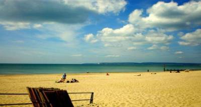 &Eta;&mu;&epsilon;&rho;&omicron;&mu;ή&nu;&iota;&alpha;: Ό&tau;&alpha;&nu; &omicron; &kappa;&alpha;&iota;&rho;ό&sigmaf; &tau;&omicron;&upsilon; &Alpha;&upsilon;&gamma;&omicron;ύ&sigma;&tau;&omicron;&upsilon; "&pi;&rho;&omicron;&delta;ί&delta;&epsilon;&iota;" &tau;&omicron;&upsilon;&sigmaf; &mu;ή&nu;&epsilon;&sigmaf; &pi;&omicron;&upsilon; έ&rho;&chi;&omicron;&nu;&tau;&alpha;&iota;