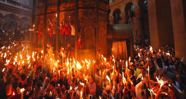 Άγιος Φως: Χωρίς τιμές αρχηγού κράτους η υποδοχή του στην Ελλάδα