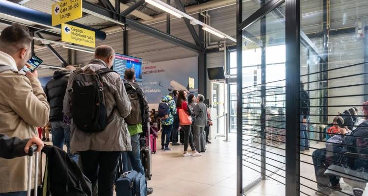 &Chi;&rho;&epsilon;&omicron;&kappa;ό&pi;&eta;&sigma;&epsilon; &omicron; &gamma;&epsilon;&rho;&mu;&alpha;&nu;&iota;&kappa;ό&sigmaf; &tau;&omicron;&upsilon;&rho;&iota;&sigma;&tau;&iota;&kappa;ό&sigmaf; ό&mu;&iota;&lambda;&omicron;&sigmaf; FTI | &Chi;&iota;&lambda;&iota;ά&delta;&epsilon;&sigmaf; &laquo;&epsilon;&gamma;&kappa;&lambda;&omega;&beta;&iota;&sigma;&mu;έ&nu;&omicron;&iota;&raquo;, &alpha;&nu;&eta;&sigma;&upsilon;&chi;ί&alpha; &kappa;&alpha;&iota; &sigma;&tau;&eta;&nu; &Epsilon;&lambda;&lambda;ά&delta;&alpha;