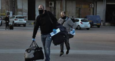 &Kappa;&omicron;&rho;&omega;&nu;&omicron;ϊό&sigmaf;: &Alpha;&upsilon;&xi;ά&nu;&omicron;&nu;&tau;&alpha;&iota; &omicron;&iota; έ&lambda;&epsilon;&gamma;&chi;&omicron;&iota; &sigma;&tau;&alpha; &lambda;&iota;&mu;ά&nu;&iota;&alpha; &tau;&eta;&sigmaf; &chi;ώ&rho;&alpha;&sigmaf; | &Tau;&iota; &pi;&rho;έ&pi;&epsilon;&iota; &nu;&alpha; έ&chi;&omicron;&upsilon;&nu; &mu;&alpha;&zeta;ί &tau;&omicron;&upsilon;&sigmaf; &omicron;&iota; &epsilon;&pi;&iota;&beta;ά&tau;&epsilon;&sigmaf;