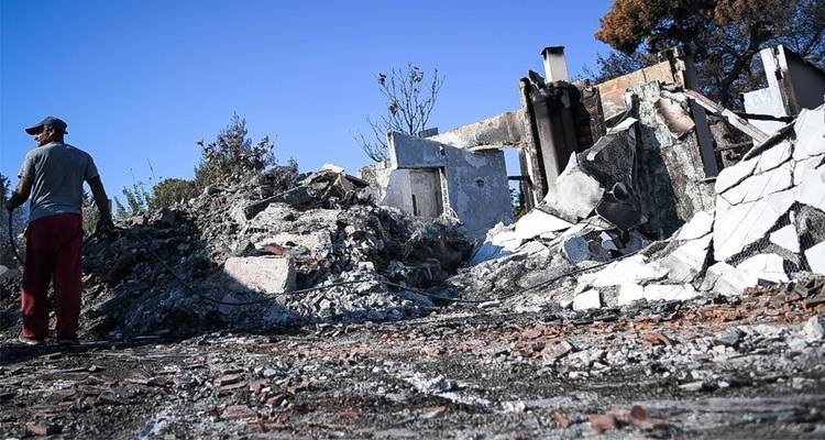 &Phi;&omega;&tau;&iota;ά &sigma;&tau;&omicron; &Mu;ά&tau;&iota;: &Kappa;&alpha;&iota; &epsilon;&pi;ί&sigma;&eta;&mu;&alpha; &eta; &epsilon;&lambda;&lambda;&eta;&nu;&iota;&kappa;ή &iota;&theta;&alpha;&gamma;έ&nu;&epsilon;&iota;&alpha; &sigma;&tau;&omicron;&upsilon;&sigmaf; &mu;&epsilon;&tau;&alpha;&nu;ά&sigma;&tau;&epsilon;&sigmaf; &psi;&alpha;&rho;ά&delta;&epsilon;&sigmaf; &pi;&omicron;&upsilon; &beta;&omicron;ή&theta;&eta;&sigma;&alpha;&nu; &eta;&rho;&omega;&iota;&kappa;ά &sigma;&tau;&eta; &delta;&iota;ά&sigma;&omega;&sigma;&eta;