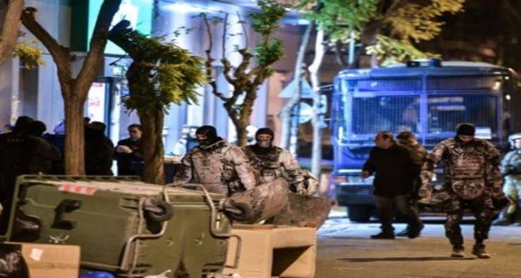 Κουκάκι: Αποκατάσταση ζημιών στην κατάληψη της Ματρόζου, κλείνουν τις εισόδους | 21 συλλήψεις