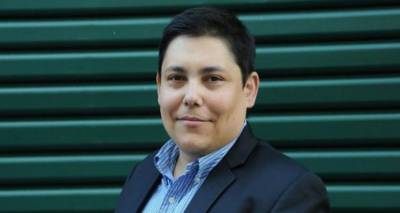 &Gamma;. &Mu;&pi;&omicron;&upsilon;&rho;&nu;&omicron;ύ&sigmaf; &sigma;&tau;&omicron;&nu; FM 100 &gamma;&iota;&alpha; &tau;&omicron; &epsilon;&kappa;&lambda;&omicron;&gamma;&iota;&kappa;ό &alpha;&pi;&omicron;&tau;έ&lambda;&epsilon;&sigma;&mu;&alpha;: &laquo;&Pi;&rho;&omicron;&chi;&omega;&rho;ά&mu;&epsilon; &sigma;&epsilon; &alpha;&nu;&alpha;&sigma;&upsilon;&gamma;&kappa;&rho;ό&tau;&eta;&sigma;&eta; &kappa;&alpha;&iota; &alpha;&pi;&omicron;&tau;&epsilon;&lambda;&epsilon;&sigma;&mu;&alpha;&tau;&iota;&kappa;ή &alpha;&nu;&tau;&iota;&pi;&omicron;&lambda;ί&tau;&epsilon;&upsilon;&sigma;&eta;&raquo; (audio)