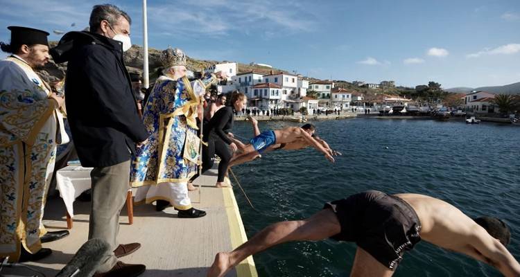 ….πιο μελετημένος και πιο σεμνός όταν ξανάρθετε στον Αη Στράτη