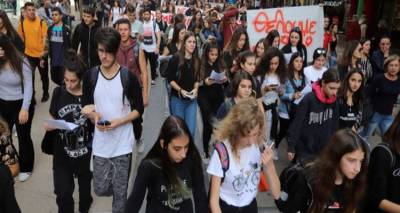 &Alpha;&gamma;&rho;&iota;&epsilon;ύ&omicron;&upsilon;&nu; &omicron;&iota; &mu;&alpha;&theta;&eta;&tau;έ&sigmaf;: &Sigma;&upsilon;&lambda;&lambda;&alpha;&lambda;&eta;&tau;ή&rho;&iota;&omicron; &gamma;&iota;&alpha; &tau;&iota;&sigmaf; &alpha;&lambda;&lambda;&alpha;&gamma;έ&sigmaf; &sigma;&tau;&eta;&nu; &epsilon;&kappa;&pi;&alpha;ί&delta;&epsilon;&upsilon;&sigma;&eta; | &Epsilon;&mu;&epsilon;ί&sigmaf; &pi;&epsilon;&iota;&rho;&alpha;&mu;&alpha;&tau;ό&zeta;&omega;&alpha; &delta;&epsilon;&nu; &gamma;&iota;&nu;ό&mu;&alpha;&sigma;&tau;&epsilon;