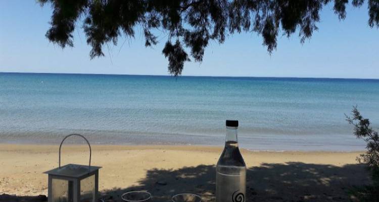 Πάμφθηνο, με φοβερές παραλίες και απίστευτο φαγητό: Το παρεξηγημένο νησί που προτείνει χωρίς δεύτερη σκέψη ο Τάσος Δούσης