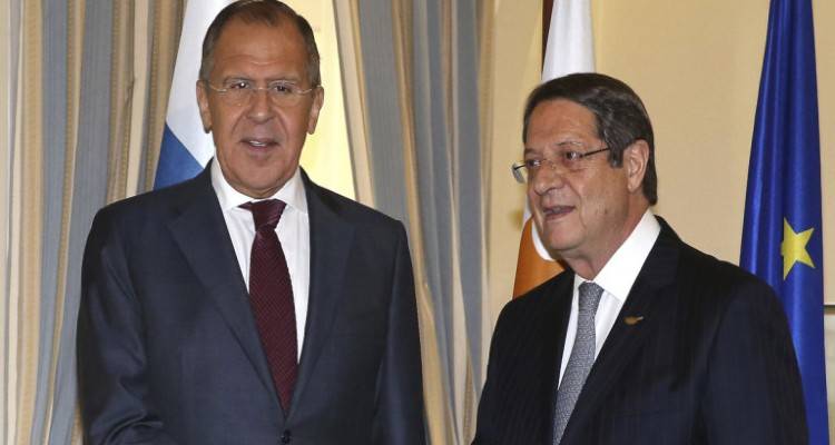 &Sigma;&tau;&eta;&nu; &Kappa;ύ&pi;&rho;&omicron; &sigma;ή&mu;&epsilon;&rho;&alpha; &omicron; &Lambda;&alpha;&beta;&rho;ό&phi; &gamma;&iota;&alpha; &sigma;&upsilon;&nu;&omicron;&mu;&iota;&lambda;ί&epsilon;&sigmaf; | &Theta;&alpha; &tau;&omicron;&nu; &pi;&alpha;&rho;&alpha;&sigma;&eta;&mu;&omicron;&phi;&omicron;&rho;ή&sigma;&epsilon;&iota; &omicron; &Alpha;&nu;&alpha;&sigma;&tau;&alpha;&sigma;&iota;ά&delta;&eta;&sigmaf;
