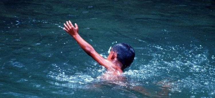 &Tau;&rho;&alpha;&gamma;&omega;&delta;ί&alpha; &sigma;&tau;&eta; &Mu;ύ&kappa;&omicron;&nu;&omicron;: &Alpha;&nu;ή&lambda;&iota;&kappa;&omicron;&sigmaf; &sigma;&kappa;&omicron;&tau;ώ&theta;&eta;&kappa;&epsilon; &tau;&eta;&nu; ώ&rho;&alpha; &pi;&omicron;&upsilon; έ&kappa;&alpha;&nu;&epsilon; &theta;&alpha;&lambda;ά&sigma;&sigma;&iota;&alpha; &sigma;&pi;&omicron;&rho;