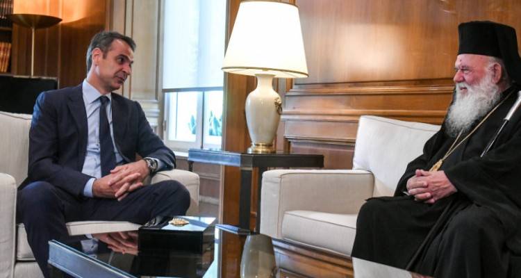 Ο Μητσοτάκης έκλεισε τις εκκλησίες μετά την άτολμη απόφαση της Ιεράς Συνόδου | Το παρασκήνιο