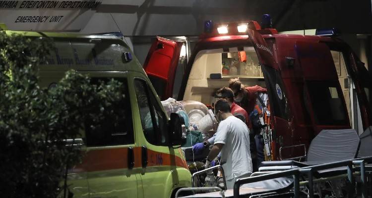 Μάχη να κρατηθεί στη ζωή το παιδί 2,5 ετών στην Κρήτη | Διασώστης του ΕΚΑΒ επανέφερε τον σφυγμό του μετά από δύο ώρες