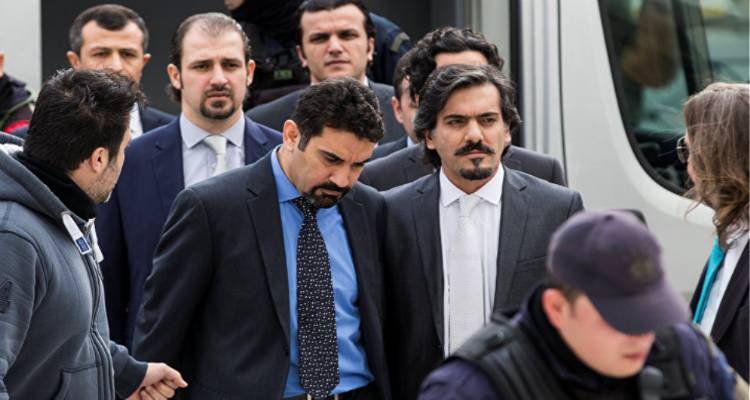 &Beta;ό&mu;&beta;&alpha; &alpha;&pi;ό Ά&gamma;&kappa;&upsilon;&rho;&alpha; &gamma;&iota;&alpha; &tau;&omicron;&upsilon;&sigmaf; 2 &sigma;&tau;&rho;&alpha;&tau;&iota;&omega;&tau;&iota;&kappa;&omicron;ύ&sigmaf;: &Zeta;&eta;&tau;&omicron;ύ&nu; &mu;&epsilon; &epsilon;&pi;&iota;&sigma;&tau;&omicron;&lambda;ή, &gamma;&iota;&alpha; &pi;&rho;ώ&tau;&eta; &phi;&omicron;&rho;ά, &alpha;&nu;&tau;&alpha;&lambda;&lambda;&alpha;&gamma;ή &mu;&epsilon; &tau;&omicron;&upsilon;&sigmaf; 8