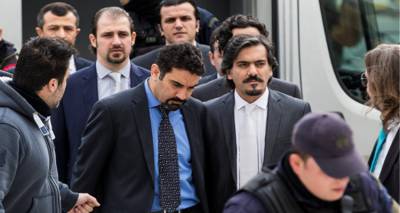 &Beta;ό&mu;&beta;&alpha; &alpha;&pi;ό Ά&gamma;&kappa;&upsilon;&rho;&alpha; &gamma;&iota;&alpha; &tau;&omicron;&upsilon;&sigmaf; 2 &sigma;&tau;&rho;&alpha;&tau;&iota;&omega;&tau;&iota;&kappa;&omicron;ύ&sigmaf;: &Zeta;&eta;&tau;&omicron;ύ&nu; &mu;&epsilon; &epsilon;&pi;&iota;&sigma;&tau;&omicron;&lambda;ή, &gamma;&iota;&alpha; &pi;&rho;ώ&tau;&eta; &phi;&omicron;&rho;ά, &alpha;&nu;&tau;&alpha;&lambda;&lambda;&alpha;&gamma;ή &mu;&epsilon; &tau;&omicron;&upsilon;&sigmaf; 8