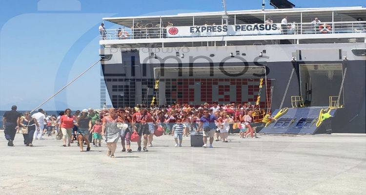 &Sigma;&upsilon;&mu;&beta;&alpha;ί&nu;&epsilon;&iota; &tau;ώ&rho;&alpha;: 610 &epsilon;&pi;&iota;&sigma;&kappa;έ&pi;&tau;&epsilon;&sigmaf; έ&phi;&tau;&alpha;&sigma;&alpha;&nu; &Lambda;ή&mu;&nu;&omicron; (photo)