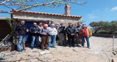 &Tau;&omicron;&upsilon;&sigmaf; &xi;έ&nu;&omicron;&upsilon;&sigmaf; &delta;&eta;&mu;&omicron;&sigma;&iota;&omicron;&gamma;&rho;ά&phi;&omicron;&upsilon;&sigmaf; &xi;&epsilon;&nu;ά&gamma;&eta;&sigma;&epsilon; &sigma;&tau;&eta; &Lambda;ή&mu;&nu;&omicron; &eta; &Alpha;.&Mu;.&Kappa;.&Epsilon; (photos)