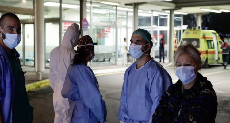 &Kappa;&omicron;&rho;&omega;&nu;&omicron;ϊό&sigmaf;: 639 &nu;έ&alpha; &kappa;&rho;&omicron;ύ&sigma;&mu;&alpha;&tau;&alpha; -62 &nu;&epsilon;&kappa;&rho;&omicron;ί, 558 &delta;&iota;&alpha;&sigma;&omega;&lambda;&eta;&nu;&omega;&mu;έ&nu;&omicron;&iota;