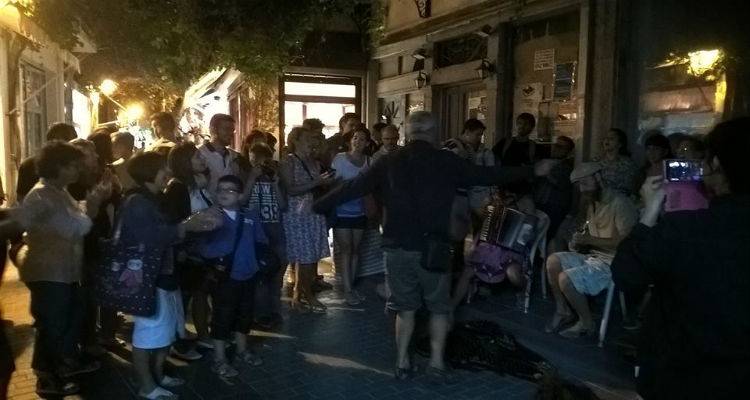 &laquo;&Pi;&lambda;&eta;&mu;&mu;ύ&rho;&iota;&sigma;&epsilon;&raquo; &mu;&epsilon;&lambda;&omega;&delta;ί&epsilon;&sigmaf; &kappa;&alpha;&iota; &kappa;ό&sigma;&mu;&omicron; &epsilon;&chi;&theta;έ&sigmaf; &eta; &alpha;&gamma;&omicron;&rho;ά &tau;&eta;&sigmaf; &Mu;ύ&rho;&iota;&nu;&alpha;&sigmaf; (photos + video)