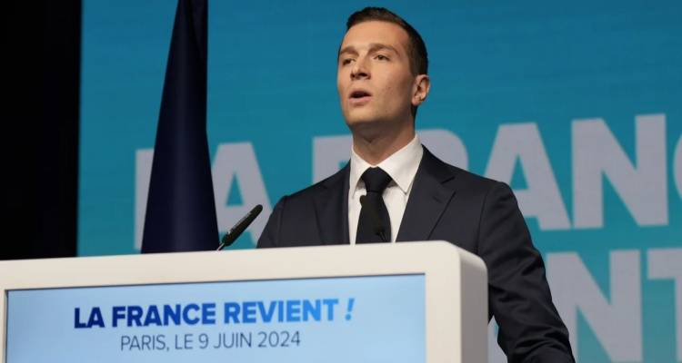 &Gamma;&alpha;&lambda;&lambda;ί&alpha;: &Pi;&rho;ώ&tau;&eta; &mu;&epsilon; &delta;&iota;&alpha;&phi;&omicron;&rho;ά &eta; &alpha;&kappa;&rho;&omicron;&delta;&epsilon;&xi;&iota;ά &sigma;&tau;&iota;&sigmaf; &delta;&eta;&mu;&omicron;&sigma;&kappa;&omicron;&pi;ή&sigma;&epsilon;&iota;&sigmaf; | &Tau;&eta;&nu; ά&lambda;&lambda;&eta; &Kappa;&upsilon;&rho;&iota;&alpha;&kappa;ή &omicron; &alpha;' &gamma;ύ&rho;&omicron;&sigmaf; &tau;&omega;&nu; &beta;&omicron;&upsilon;&lambda;&epsilon;&upsilon;&tau;&iota;&kappa;ώ&nu; &epsilon;&kappa;&lambda;&omicron;&gamma;ώ&nu;