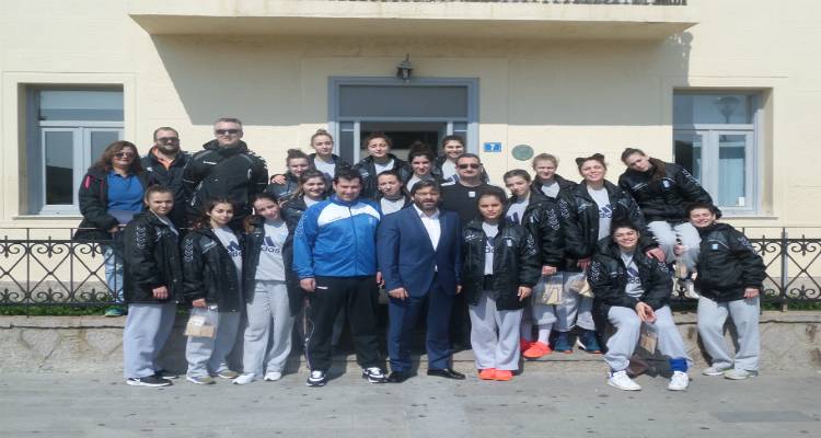 &Eta; &Epsilon;&theta;&nu;&iota;&kappa;ή &Omicron;&mu;ά&delta;&alpha; &Chi;ά&nu;&tau;&mu;&pi;&omicron;&lambda; &Nu;&epsilon;&alpha;&nu;ί&delta;&omega;&nu; &epsilon;&pi;&iota;&sigma;&kappa;έ&phi;&theta;&eta;&kappa;&epsilon; &tau;&omicron;&nu; &Delta;ή&mu;&alpha;&rho;&chi;&omicron; &Lambda;ή&mu;&nu;&omicron;&upsilon; (photos)
