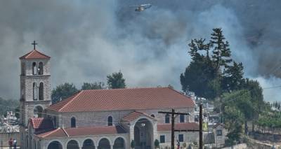 Εκκενώνονται άλλες 4 περιοχές κοντά στην Πάτρα | Μάχη με τις φλόγες στα μέτωπα σε Πρέβεζα, Ζάκυνθο και Χίο