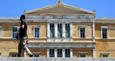&Tau;&eta;&nu; &Tau;&rho;ί&tau;&eta; &sigma;&tau;&eta; &Beta;&omicron;&upsilon;&lambda;ή &tau;&omicron; &pi;&omicron;&lambda;&upsilon;&nu;&omicron;&mu;&omicron;&sigma;&chi;έ&delta;&iota;&omicron; &mu;&epsilon; &tau;&alpha; &pi;&rho;&omicron;&alpha;&pi;&alpha;&iota;&tau;&omicron;ύ&mu;&epsilon;&nu;&alpha; | &Omicron;&iota; &epsilon;&pi;ί&mu;&alpha;&chi;&epsilon;&sigmaf; &delta;&iota;&alpha;&tau;ά&xi;&epsilon;&iota;&sigmaf;