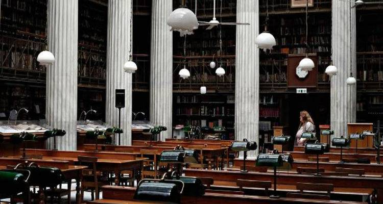 &Sigma;&tau;&eta;&nu; &iota;&tau;&alpha;&lambda;&iota;&kappa;ή &Gamma;&epsilon;&rho;&omicron;&upsilon;&sigma;ί&alpha; &tau;&omicron; &theta;έ&mu;&alpha; &tau;&eta;&sigmaf; &epsilon;&lambda;&lambda;&eta;&nu;&iota;&kappa;ή&sigmaf; &gamma;&lambda;ώ&sigma;&sigma;&alpha;&sigmaf;