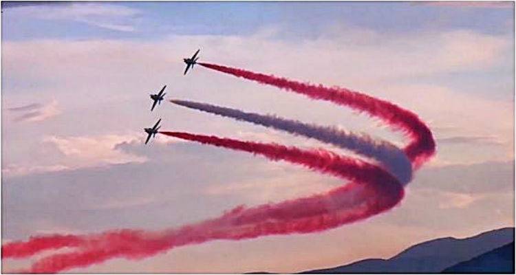 &Eta; &Lambda;ή&mu;&nu;&omicron;&sigmaf; &mu;&epsilon; &delta;&iota;&kappa;ό &tau;&eta;&sigmaf; &pi;&epsilon;&rho;ί&pi;&tau;&epsilon;&rho;&omicron; &sigma;&tau;&omicron; &laquo;Air Sea Show&raquo; &tau;&eta;&sigmaf; &Kappa;&alpha;&beta;ά&lambda;&alpha;&sigmaf;
