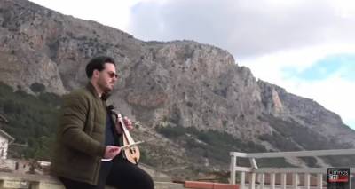 &Omicron; &Kappa;&epsilon;&chi;&alpha;&gamma;&iota;ά&delta;&iota;&kappa;&omicron;&sigmaf; &alpha;&nu;&tau;ή&chi;&eta;&sigma;&epsilon; &sigma;&tau;&eta; &Nu;. &Iota;&tau;&alpha;&lambda;ί&alpha; (video)