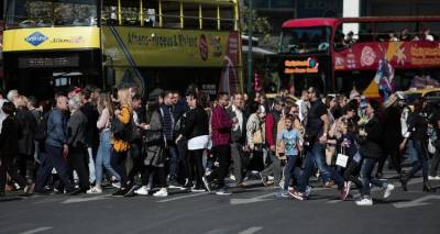 H&rho;&theta;&epsilon; &omicron; &kappa;&alpha;&iota;&rho;ό&sigmaf; &nu;&alpha; &mu;&epsilon;&tau;&rho;&eta;&theta;&omicron;ύ&mu;&epsilon; - &Xi;&epsilon;&kappa;&iota;&nu;ά &eta; &alpha;&pi;&omicron;&gamma;&rho;&alpha;&phi;ή &tau;&omicron;&upsilon; &pi;&lambda;&eta;&theta;&upsilon;&sigma;&mu;&omicron;ύ &sigma;&tau;&eta;&nu; &Epsilon;&lambda;&lambda;ά&delta;&alpha;