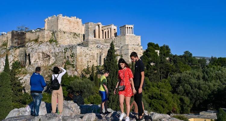 4ο κύμα πανδημίας με εφιαλτικά σενάρια για κρούσματα | Οι εκτιμήσεις των ειδικών, τα μέτρα της κυβέρνησης