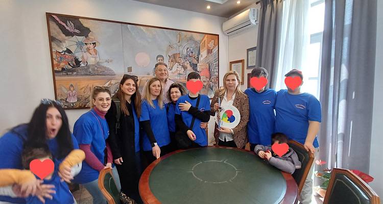 &laquo;Ό&lambda;&omicron;&iota; &mu;&alpha;&zeta;ί &gamma;&iota;&alpha; &tau;&alpha; &pi;&alpha;&iota;&delta;&iota;ά &mu;&epsilon; &alpha;&upsilon;&tau;&iota;&sigma;&mu;ό&raquo; | &Omicron;&iota; &mu;&alpha;&theta;&eta;&tau;έ&sigmaf; &kappa;&alpha;&iota; &omicron;&iota; &epsilon;&kappa;&pi;&alpha;&iota;&delta;&epsilon;&upsilon;&tau;&iota;&kappa;&omicron;ί &tau;&omicron;&upsilon; &Epsilon;&iota;&delta;&iota;&kappa;&omicron;ύ &Sigma;&chi;&omicron;&lambda;&epsilon;ί&omicron;&upsilon; &Kappa;&alpha;&lambda;&lambda;&iota;&theta;έ&alpha;&sigmaf; &sigma;&tau;&omicron; &Delta;&eta;&mu;&alpha;&rho;&chi;&epsilon;ί&omicron;