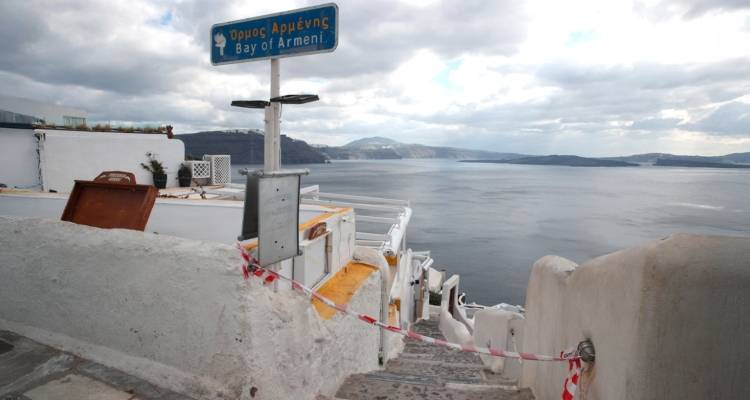 &Nu;ύ&chi;&tau;&alpha; &eta;&rho;&epsilon;&mu;ί&alpha;&sigmaf; &mu;&epsilon; &tau;&omicron;&upsilon;&sigmaf; &sigma;&epsilon;&iota;&sigma;&mu;&omicron;ύ&sigmaf; &sigma;&tau;&eta; &Sigma;&alpha;&nu;&tau;&omicron;&rho;ί&nu;&eta; - &Delta;&eta;&mu;&iota;&omicron;&upsilon;&rho;&gamma;&epsilon;ί&tau;&alpha;&iota; &nu;έ&omicron;&sigmaf; &eta;&phi;&alpha;&iota;&sigma;&tau;&epsilon;&iota;&alpha;&kappa;ό&sigmaf; &kappa;&rho;&alpha;&tau;ή&rho;&alpha;&sigmaf; &sigma;&tau;&eta;&nu; Ά&nu;&upsilon;&delta;&rho;&omicron;;