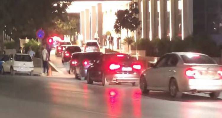 &Mu;&epsilon; &sigma;&tau;&upsilon;&lambda;... &Tau;&rho;&alpha;&mu;&pi; &sigma;&tau;&eta; &Delta;&Epsilon;&Theta; &omicron; &Tau;&sigma;ί&pi;&rho;&alpha;&sigmaf;: &Alpha;&epsilon;&rho;&omicron;&sigma;&kappa;ά&phi;&omicron;&sigmaf;, 11 &sigma;&upsilon;&nu;&omicron;&delta;&epsilon;&upsilon;&tau;&iota;&kappa;ά, &alpha;&sigma;&theta;&epsilon;&nu;&omicron;&phi;ό&rho;&omicron;