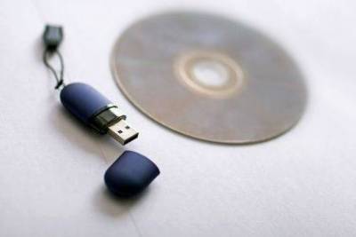 Το CD, το USB και η ελληνική πραγματικότητα