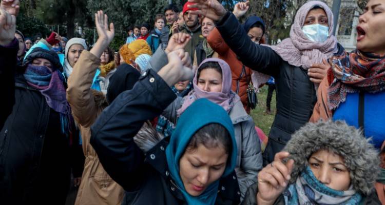 Μεταναστευτικό: Επεισόδια σε Μόρια, Καρά Τεπέ -Αιτούντες άσυλο βάζουν φωτιές στους δρόμους