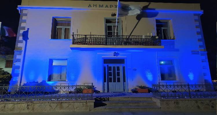 Το Δημαρχείο Λήμνου φωταγωγήθηκε σε μπλε χρώμα για την Παγκόσμια Ημέρα Δικαιωμάτων του Παιδιού