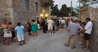 &Epsilon;&gamma;&kappa;&alpha;ί&nu;&iota;&alpha; &epsilon;&chi;&theta;έ&sigmaf; &gamma;&iota;&alpha; &tau;&eta;&nu; έ&kappa;&theta;&epsilon;&sigma;&eta; &laquo;&Sigma;&tau;&omicron; &nu;&eta;&sigma;ί&hellip;&raquo; &sigma;&tau;&omicron;&nu; &Kappa;&omicron;&nu;&tau;&iota;ά (photos)