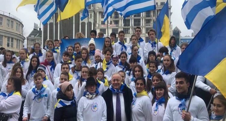 &Eta; &pi;&rho;ώ&tau;&eta; &epsilon;&lambda;&lambda;&eta;&nu;&iota;&kappa;ή &pi;&alpha;&rho;έ&lambda;&alpha;&sigma;&eta; &pi;&rho;&alpha;&gamma;&mu;&alpha;&tau;&omicron;&pi;&omicron;&iota;ή&theta;&eta;&kappa;&epsilon; &sigma;&tau;&eta;&nu; &Omicron;&delta;&eta;&sigma;&sigma;ό &mu;&epsilon; &pi;&rho;&omega;&tau;&omicron;&beta;&omicron;&upsilon;&lambda;ί&alpha; &Mu;&pi;&omicron;ύ&mu;&pi;&omicron;&upsilon;&rho;&alpha; (photos)