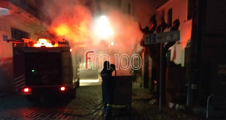 Λήμνος: Φωτιά και πάλι σε κάδο απορριμμάτων επί της οδού Γαροφαλλίδου (photos)