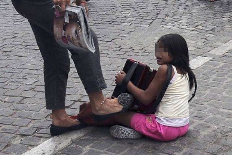 Τουλάχιστον, μη δίνεις λεφτά