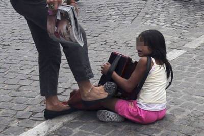 Τουλάχιστον, μη δίνεις λεφτά