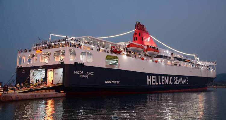 Με βλάβη στην Καβάλα το «Νήσος Σάμος»